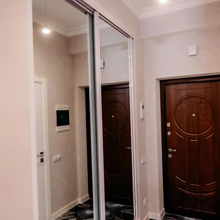 Strada Lev Tolstoi 40, 2001, Moldova Apartment